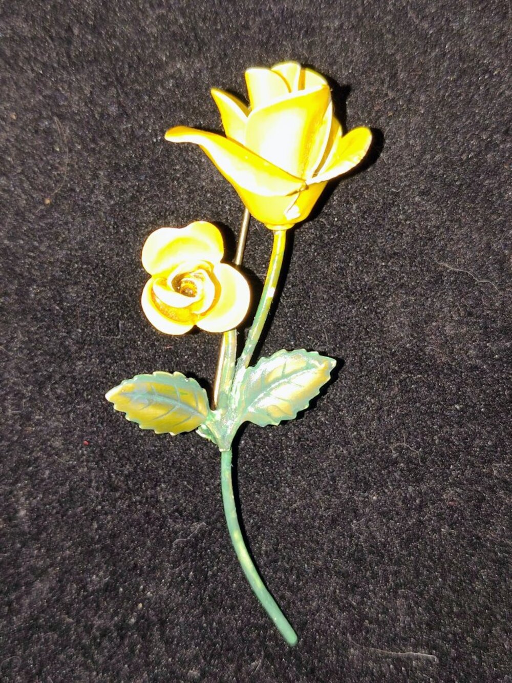 Vintage 1960s Yellow Enamel Rose Brooch – Two-Flower Stem Design